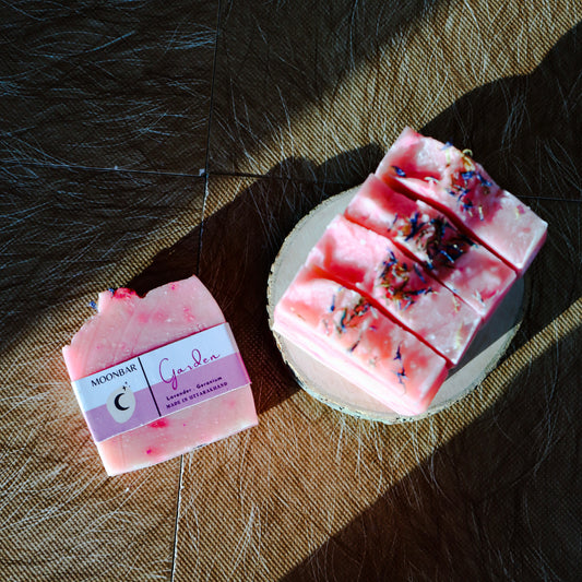 MOONBAR – GARDEN LAVENDER OATS SOAP